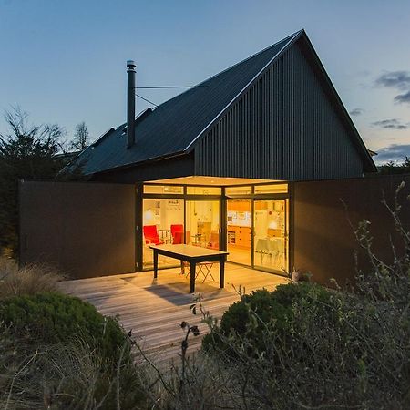 The Black House With Stunning Outdoor Bath 特卡波湖 外观 照片